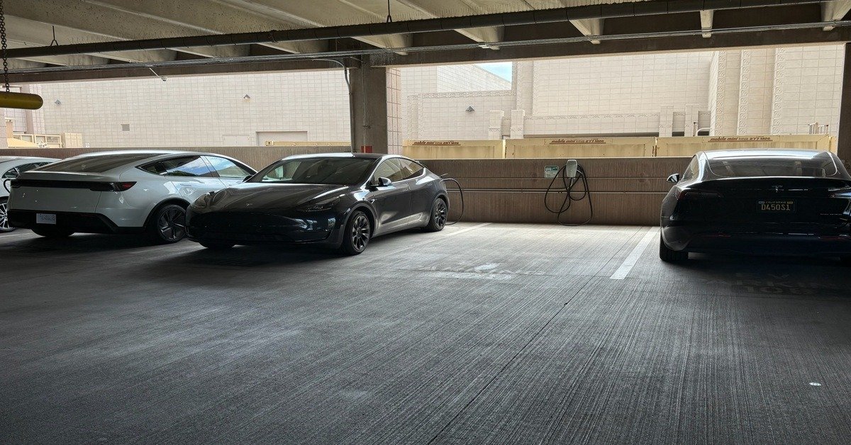 Arizona Biltmore LXR Hotels Resorts Tesla Charging with 6 FREE NACS Level 2 destination chargers at the 1929 Frank Lloyd Wright-inspired historic luxury resort near Camelback Mountain Phoenix
