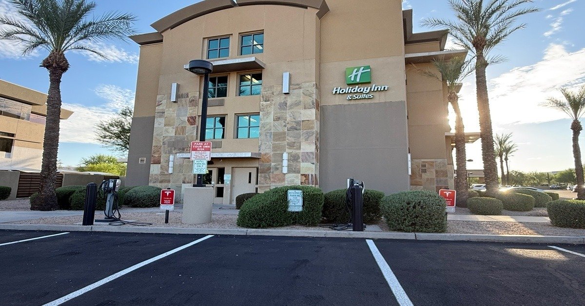 Holiday Inn Scottsdale Airpark Tesla charging